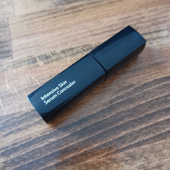 Bobbi Brown Intensive Skin Serum Concealer in 1 Porcelain - Picture 4 of 5